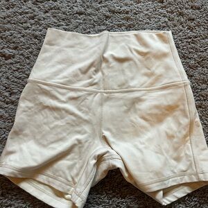 Lululemon Butter Cream Align High-Rise Short 4” (Size 4)
